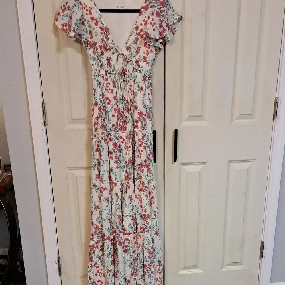 Better Together Floral Maxi Dress - Red and Cream - Picture 3 of 5